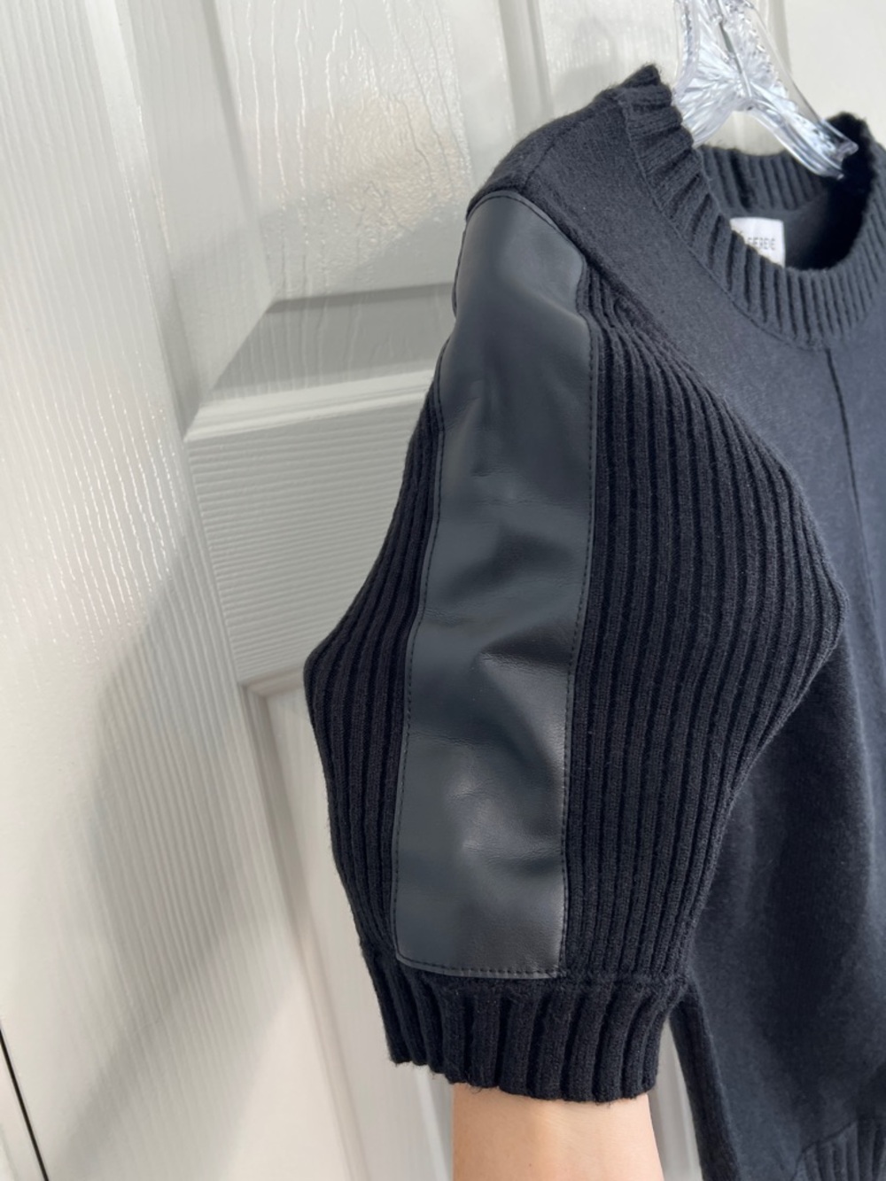 Evereve black Harlow Short Sleeve Pullover faux leather sleeves XS - Picture 7 of 9